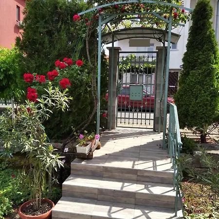 Kolevi ゲストハウス ロゼネッツ